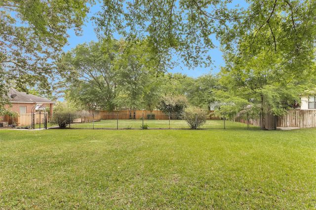 12645 Capricornus, Willis, TX 77318