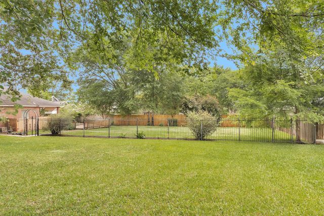 12645 Capricornus, Willis, TX 77318