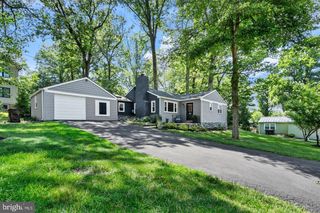 305 IRISH RD, Berwyn, PA 19312