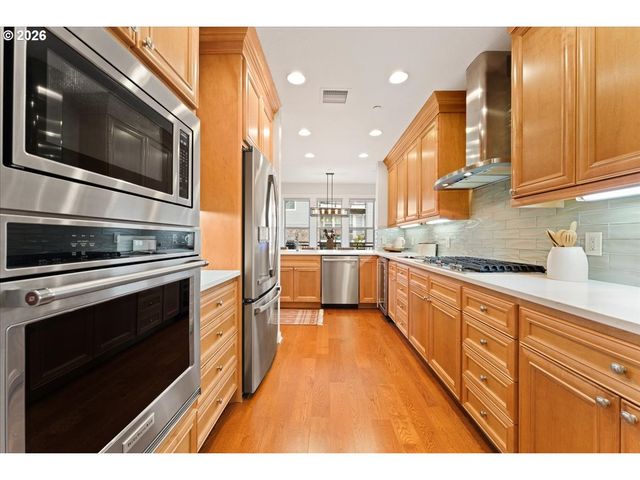 11758 Se CRESTED EAGLE Ln G5, Happy Valley, OR 97086