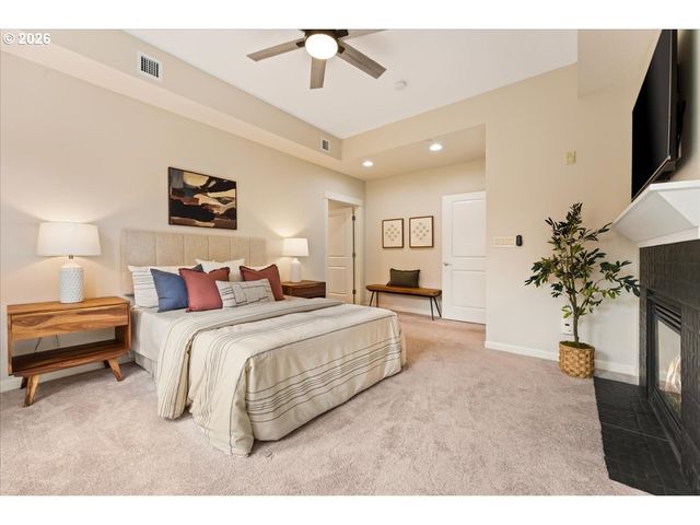 11758 Se CRESTED EAGLE Ln G5, Happy Valley, OR 97086