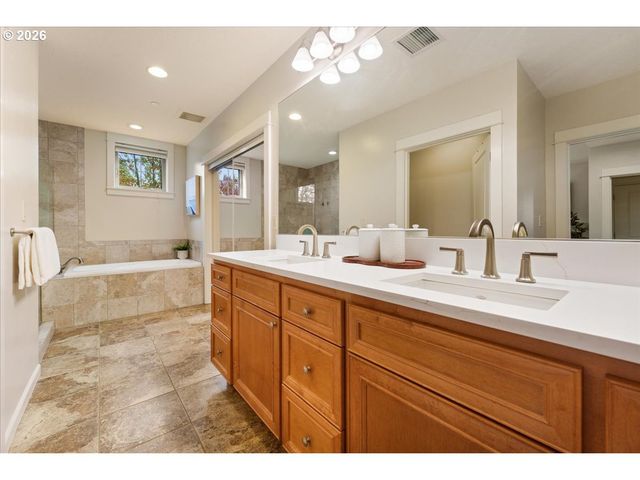 11758 Se CRESTED EAGLE Ln G5, Happy Valley, OR 97086