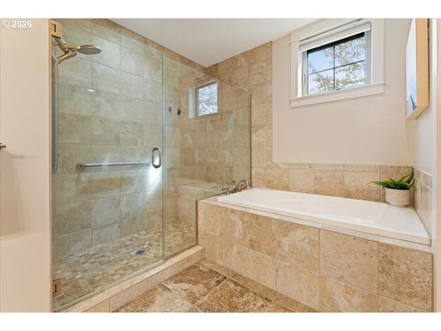 11758 Se CRESTED EAGLE Ln G5, Happy Valley, OR 97086