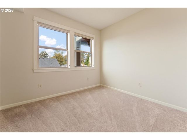 11758 Se CRESTED EAGLE Ln G5, Happy Valley, OR 97086