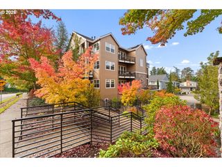 11758 Se CRESTED EAGLE Ln G5, Happy Valley, OR 97086