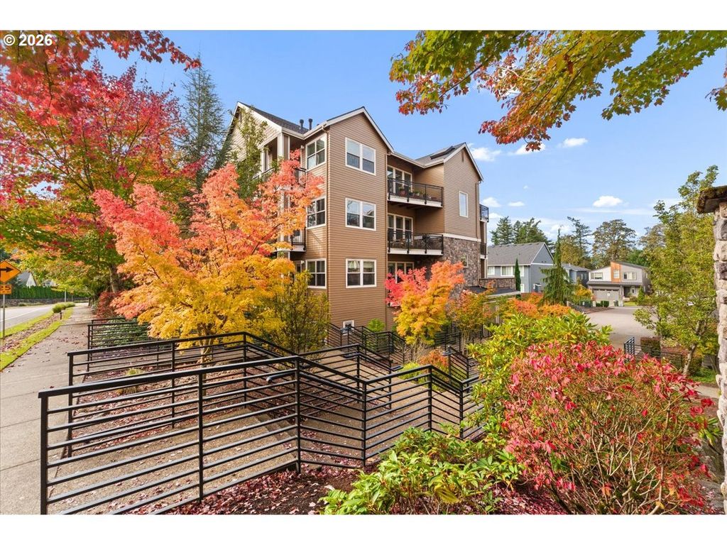 11758 Se CRESTED EAGLE Ln G5, Happy Valley, OR 97086