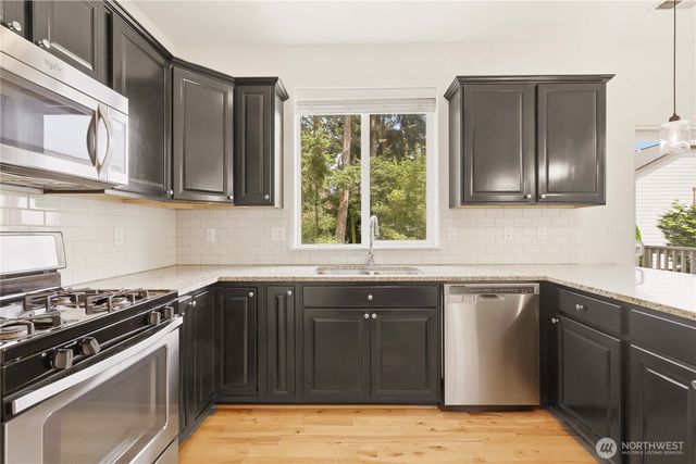 3008 SW Berwick Drive, Oak Harbor, WA 98277