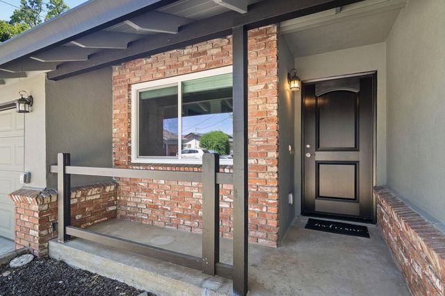 909 Malibu Ct, Modesto, CA 95350