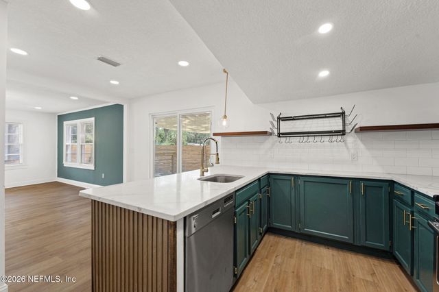 6986 SALLIE Avenue, Jacksonville, FL 32210