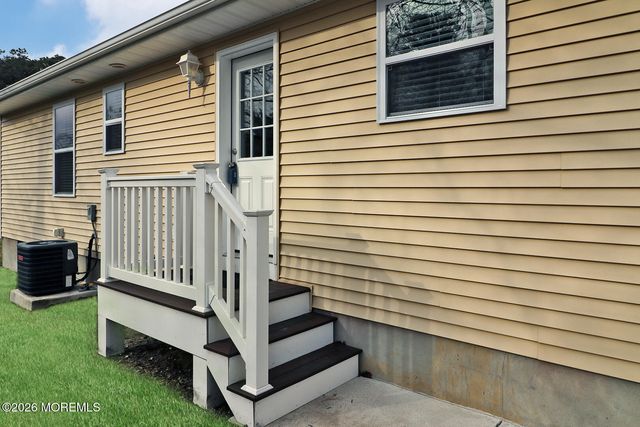 28 Dolphin Way, Waretown, NJ 08758