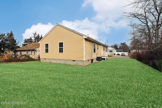 28 Dolphin Way, Waretown, NJ 08758