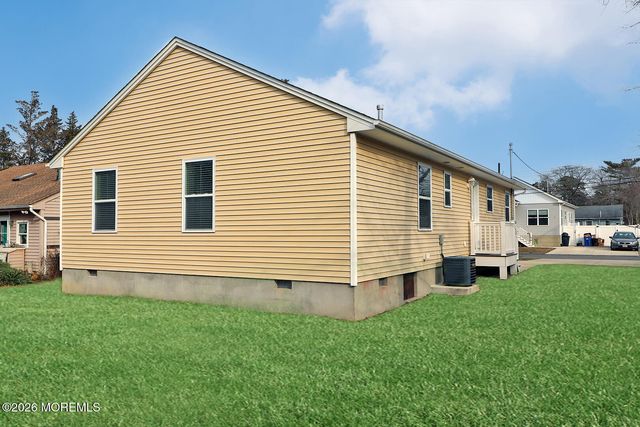 28 Dolphin Way, Waretown, NJ 08758