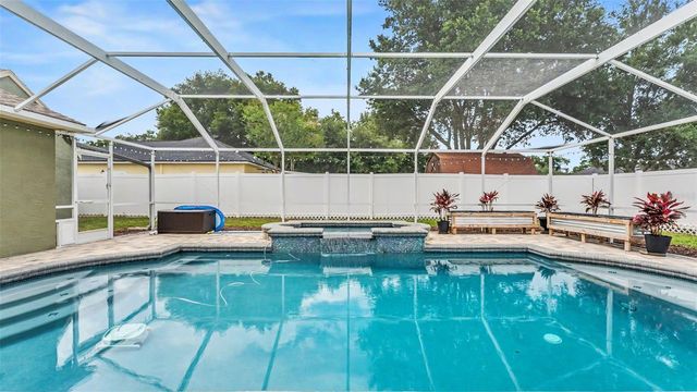 36225 OAK KNOLL LOOP, Dade City, FL 33525