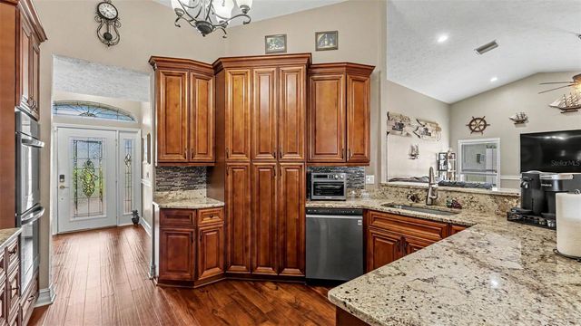 36225 OAK KNOLL LOOP, Dade City, FL 33525