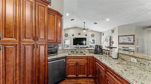 36225 OAK KNOLL LOOP, Dade City, FL 33525