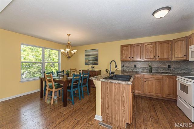 9508 Bent Tree Drive, Hillsboro, MO 63050