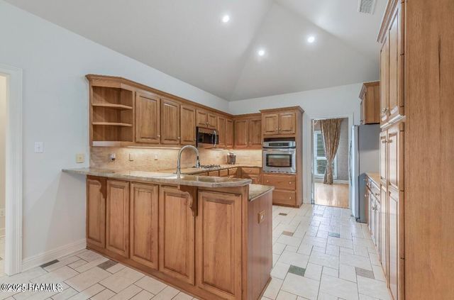111 Hamlet Lane, Lafayette, LA 70508