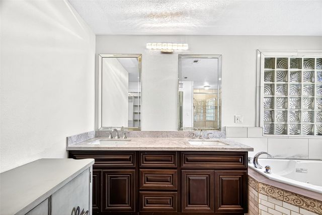 346 Ballantrae Lane, Houston, TX 77015