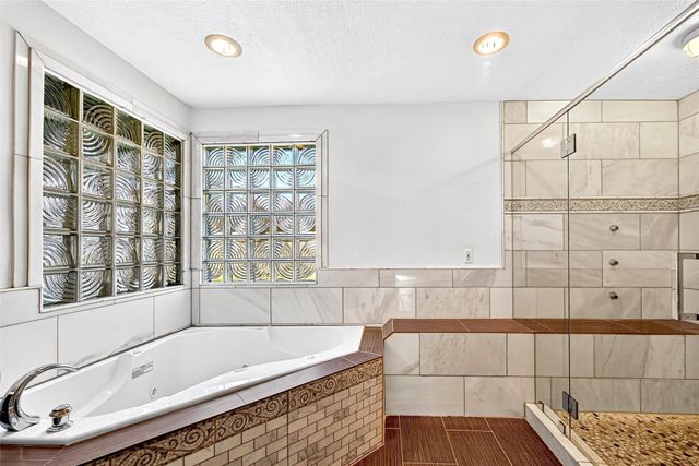 346 Ballantrae Lane, Houston, TX 77015