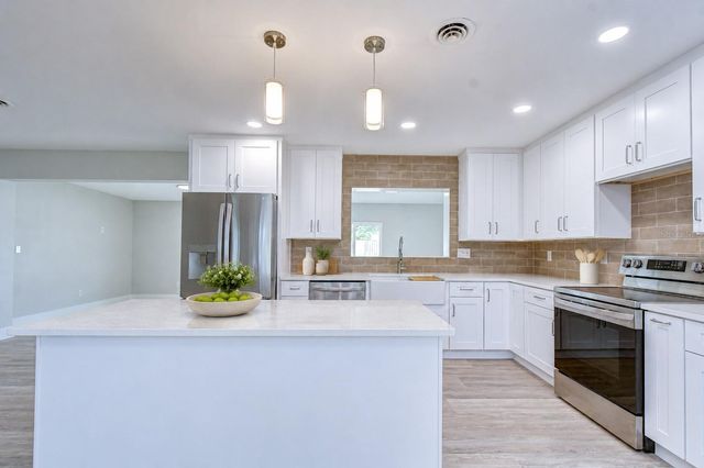 1800 DRUID ROAD E, Clearwater, FL 33764