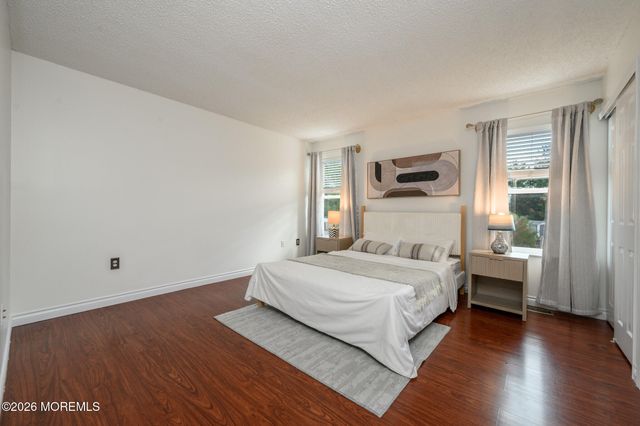 27 Longbrook Lane, Freehold, NJ 07728