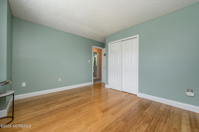 27 Longbrook Lane, Freehold, NJ 07728