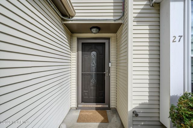27 Longbrook Lane, Freehold, NJ 07728