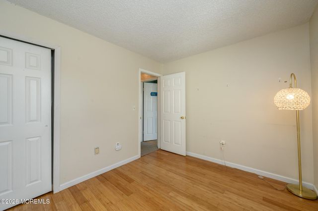 27 Longbrook Lane, Freehold, NJ 07728