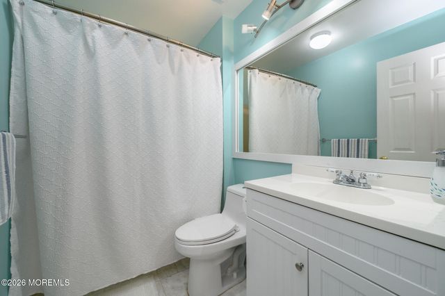 27 Longbrook Lane, Freehold, NJ 07728