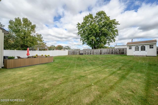 27 Longbrook Lane, Freehold, NJ 07728