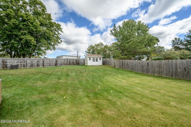27 Longbrook Lane, Freehold, NJ 07728