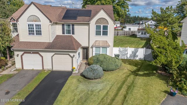 27 Longbrook Lane, Freehold, NJ 07728