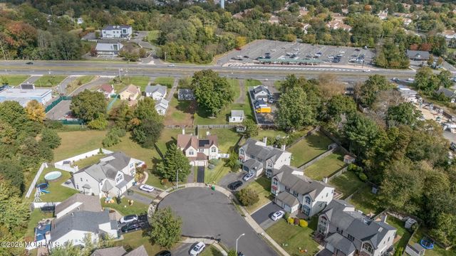 27 Longbrook Lane, Freehold, NJ 07728