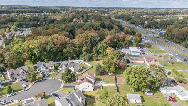 27 Longbrook Lane, Freehold, NJ 07728