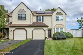 27 Longbrook Lane, Freehold, NJ 07728