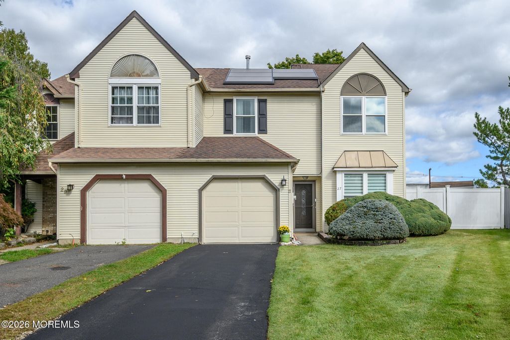 27 Longbrook Lane, Freehold, NJ 07728