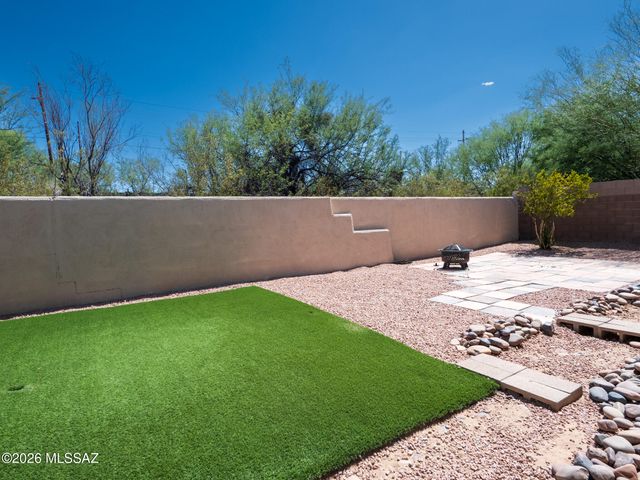 2430 N Quesnel Loop, Tucson, AZ 85715