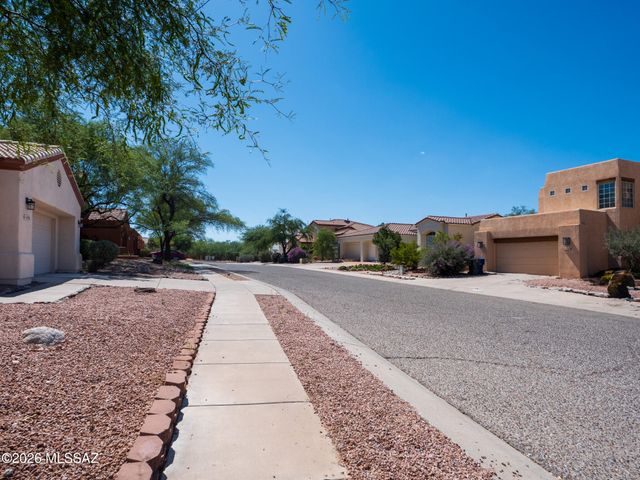 2430 N Quesnel Loop, Tucson, AZ 85715