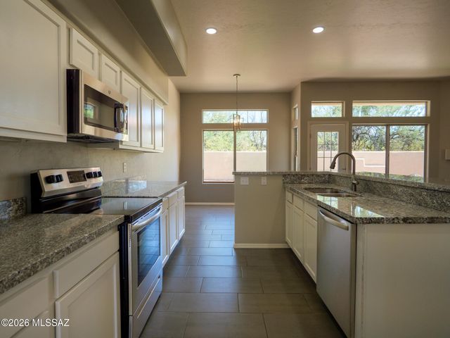 2430 N Quesnel Loop, Tucson, AZ 85715