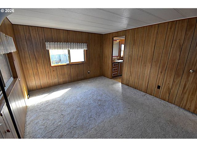 569 S 51ST Pl, Springfield, OR 97478