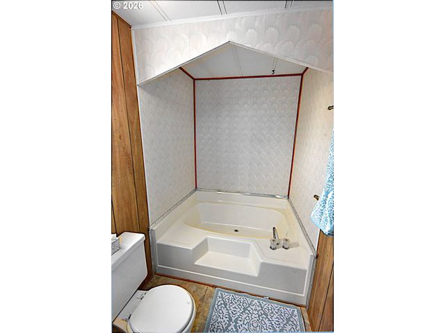 569 S 51ST Pl, Springfield, OR 97478