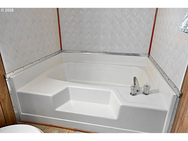 569 S 51ST Pl, Springfield, OR 97478