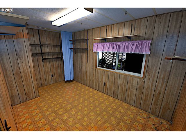 569 S 51ST Pl, Springfield, OR 97478