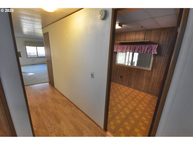 569 S 51ST Pl, Springfield, OR 97478