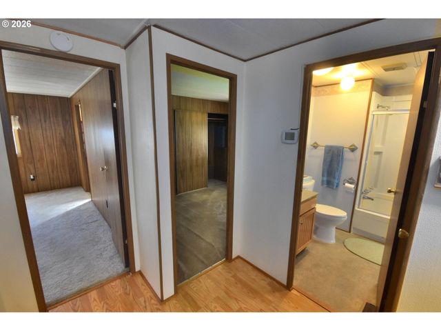 569 S 51ST Pl, Springfield, OR 97478