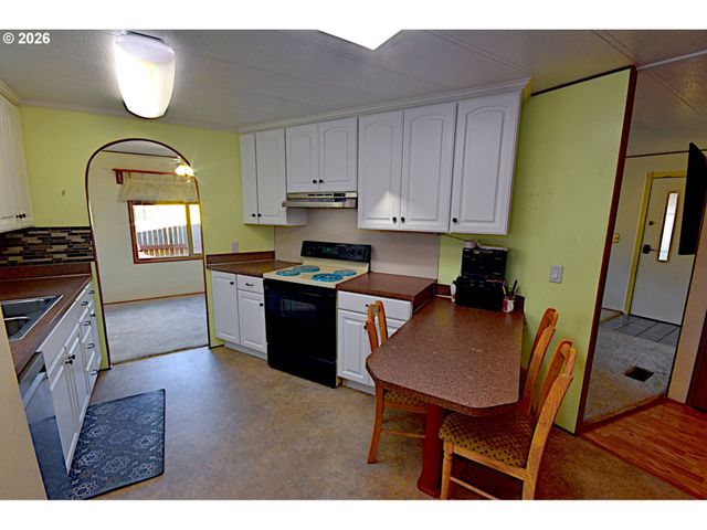 569 S 51ST Pl, Springfield, OR 97478