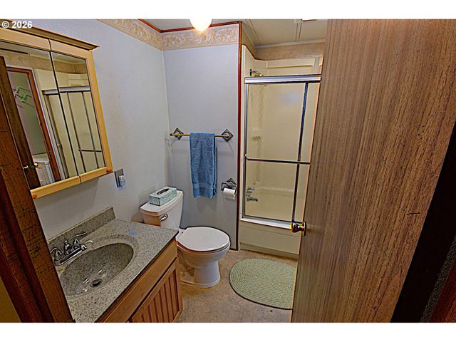 569 S 51ST Pl, Springfield, OR 97478