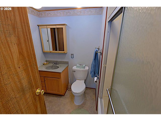 569 S 51ST Pl, Springfield, OR 97478