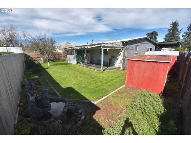 569 S 51ST Pl, Springfield, OR 97478