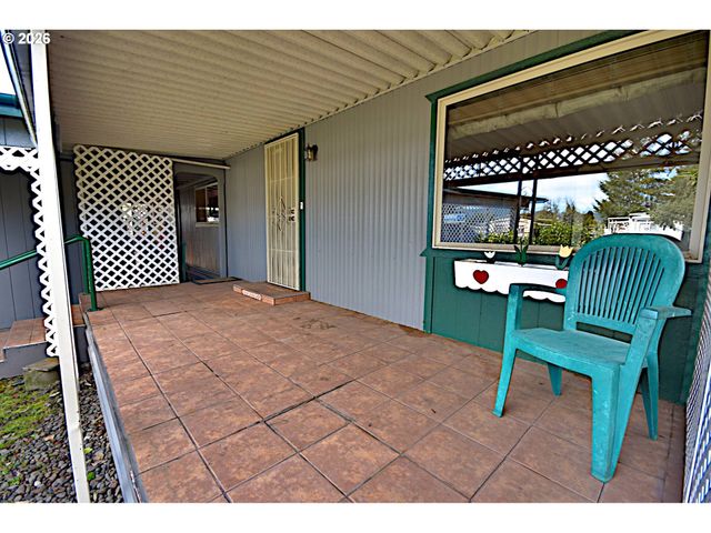 569 S 51ST Pl, Springfield, OR 97478